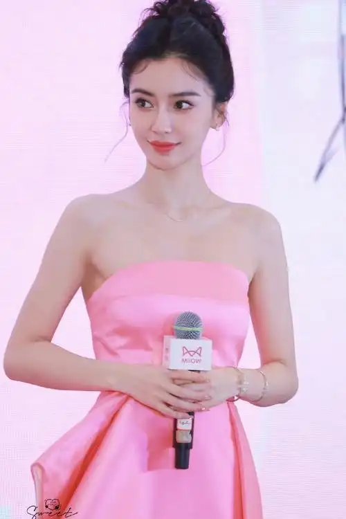 angelababy线下活动状态#angelababy线下活动状态9615一身粉色