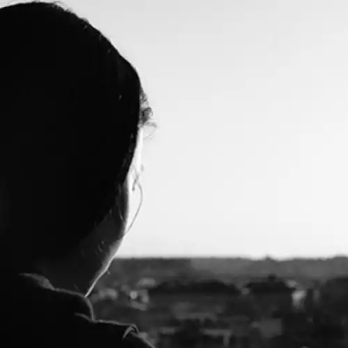 背影黑白 女生头像