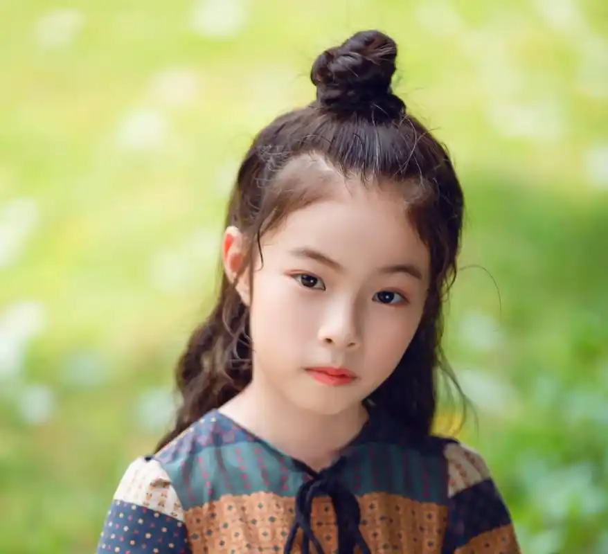 童星歌手姜艾嘉首发单曲《童年的萤火虫》__凤凰网