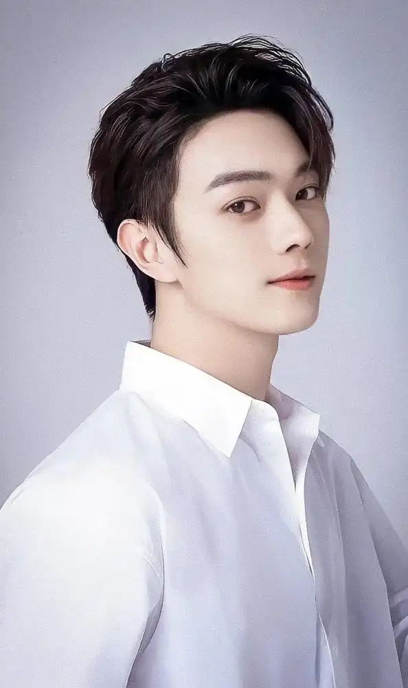 许凯撞脸愤怒的小鸟,一旦接受了这个设定,帅哥也回不去了