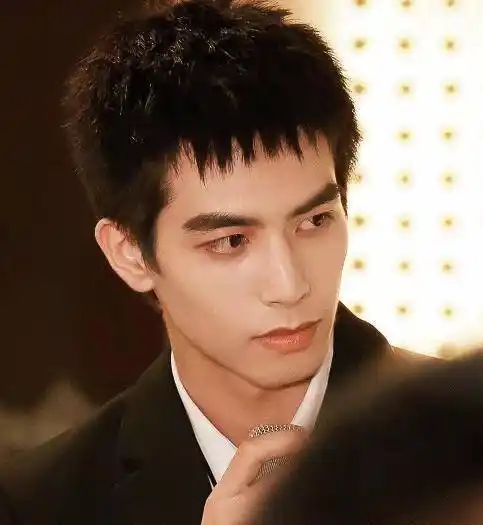 男星遇上平头造型千玺有点老气宋威龙有气场肖战霸总既视感