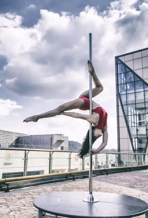 江静钢管舞工作室