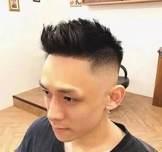 夏季男生流行发型 潮男必剪的男生短发