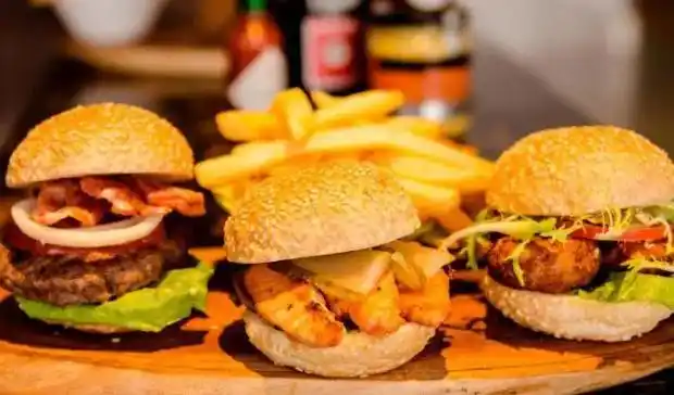 在遵义炸鸡汉堡店一年能挣多少钱?万没想到年赚这么多