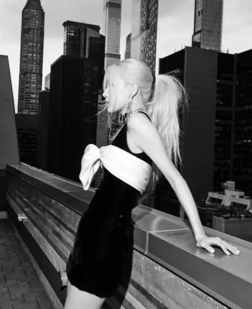 rose朴彩英最新绝美图片