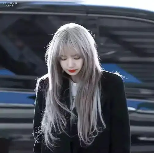 一张短发照登热搜半小时60万赞人间芭比lisa教你如何用发色吸睛