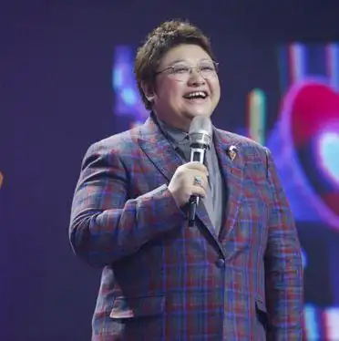 当看到韩红年轻的旧照时,大家都不淡定了,网友:初恋的感觉!