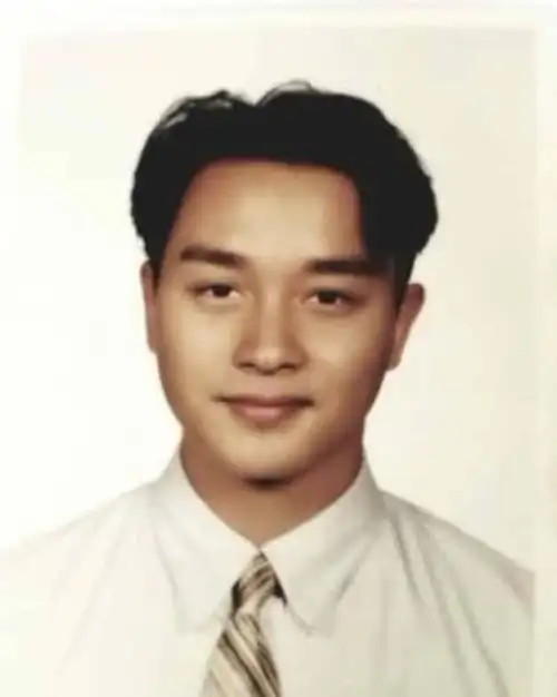 张国荣证件照罕见曝光,皮肤黝黑还有婴儿肥|成龙|王祖贤|林青霞