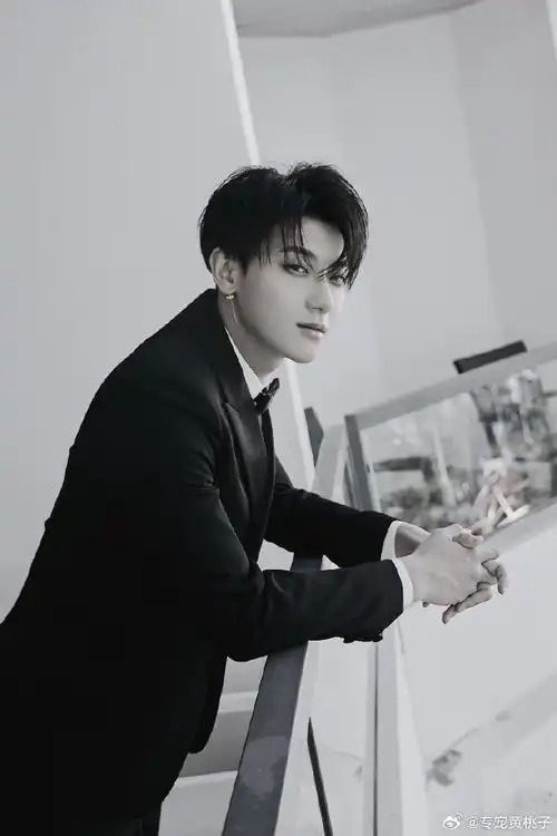 黄子韬小伙小妹换游记##黄子韬朵薇卫生巾##黄子韬