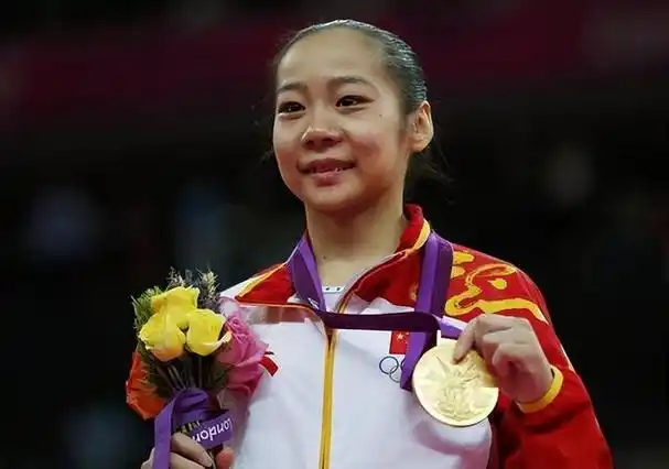 纪实1米46奥运冠军退役后二次发育成女神如今未婚夫高大帅气