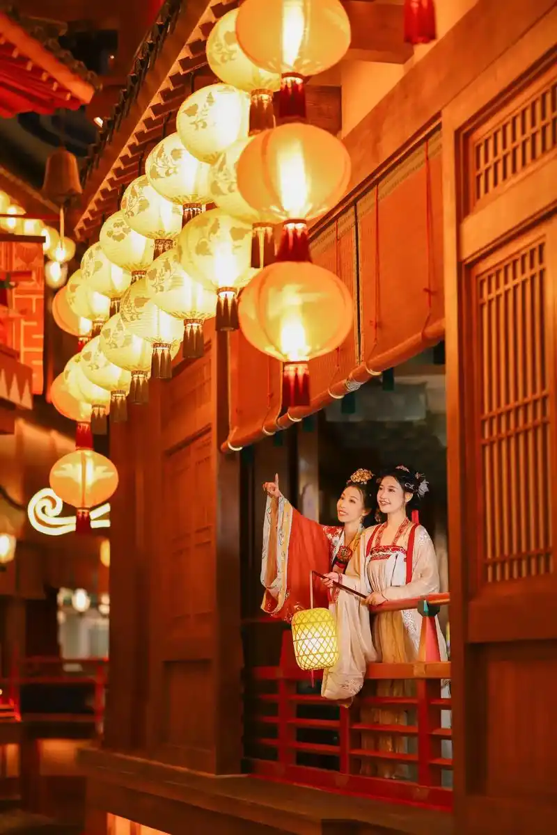 长安十二时辰汉服摄影 西安汉服摄影 出镜:顾客 摄影后期:本 - 抖音