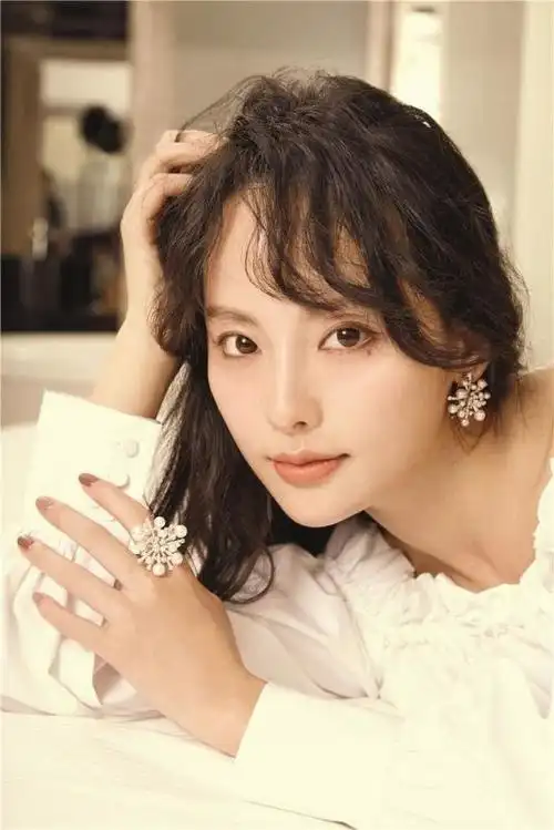 张嘉倪,八零后成熟美女,中国内地影视女演员.