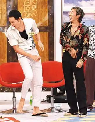 小s猛吃赵又廷豆腐阮经天当众男男亲嘴图