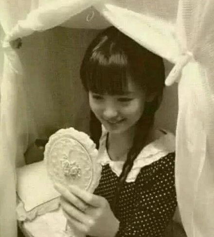 鞠婧祎童年照被疯传,打脸整容传言,看到最后一张网友不淡定了