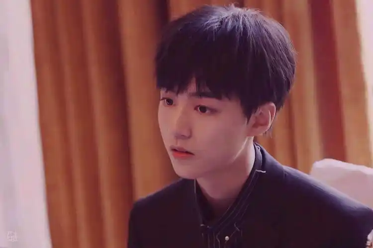 王俊凯#头像,壁纸,横幅,帅男,美男,虎牙少年,青春