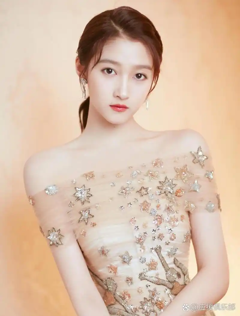 关晓彤代言品牌遭连续执行 成都天然呆餐饮管理有限公司近期被执行