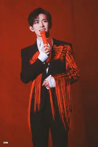 易烊千玺十八岁成年礼