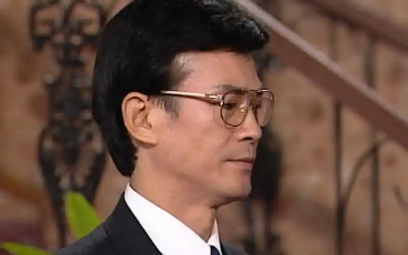 【郑少秋|黄天cut】32-06-天哥:遇到困难,擦眼镜0.