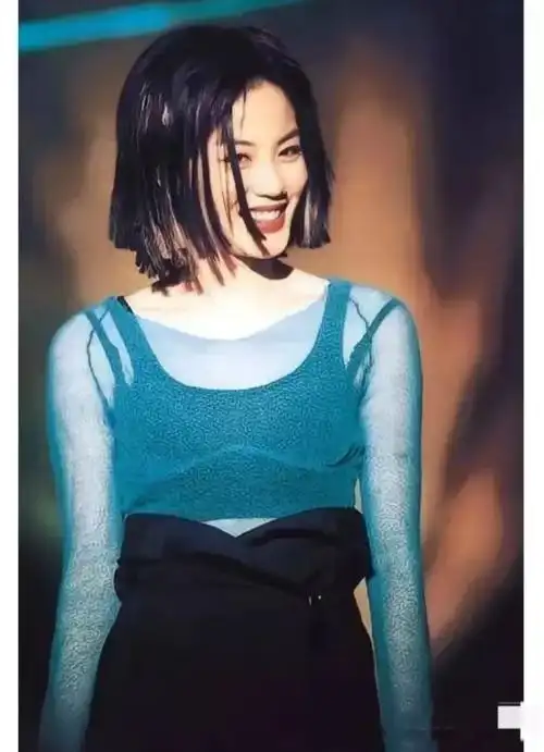 年轻时的王菲真美艳美貌不输张柏芝