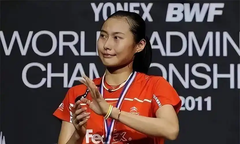 羽坛女神王仪涵25岁前不谈恋爱,退役后嫁师弟,如今成王老师_羽毛球_运