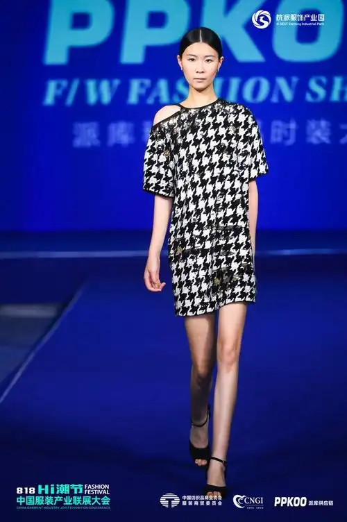 第6届中国服装产业公益年会国际时装模特t台秀