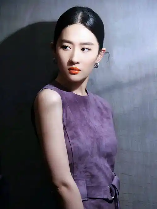 刘亦菲紫色背心优雅写真_演技_网友_漂亮