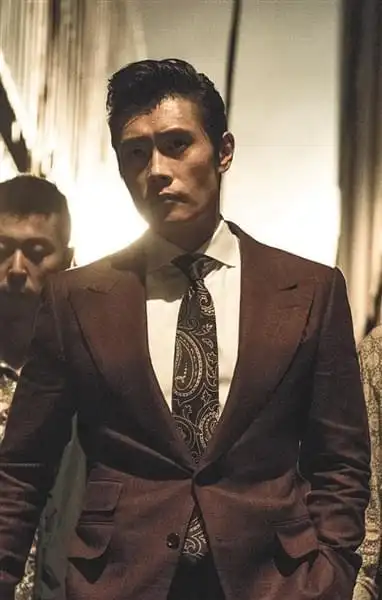 李秉宪《局内人们》.