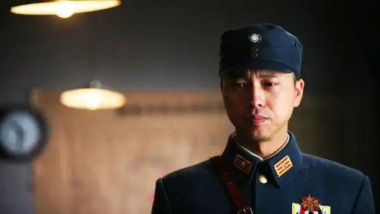 王雷在剧中饰演一名空有抱国志的国民党军官金戈