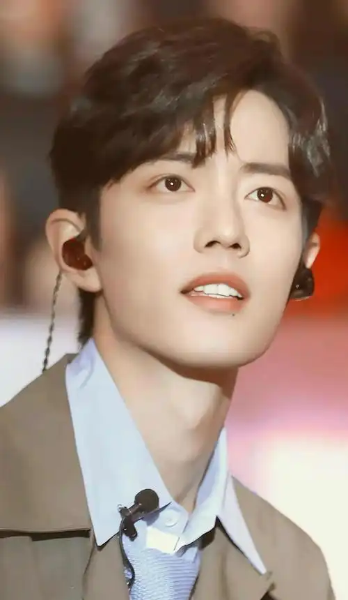 肖战又阳光又帅气,还有点可爱,笑容好有感染力