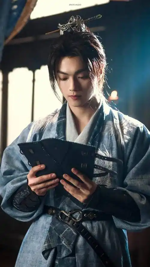 许凯《乐游原》中的新中式穿搭:古典与现代的完美融合_风格_服装_篇