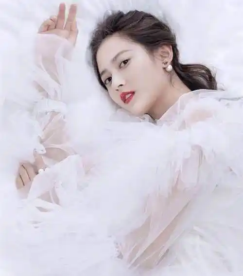 陈钰琪写真来了,这么会打扮,肯定会红!_唐嫣真_白色_感觉