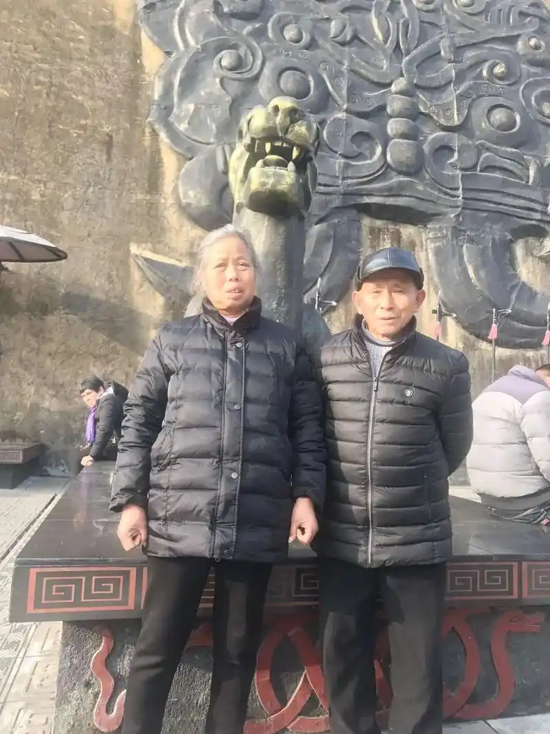 钱是人的胆,父是子的威,老子无能儿受罪,儿子无能父低头.别让 - 抖音