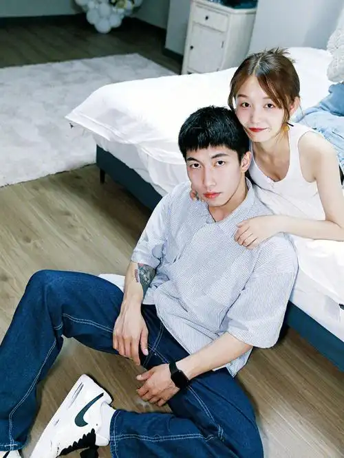 情侣拍照姿势爱在每个朝朝暮暮