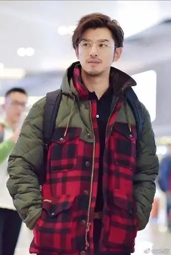 有胡子的陈柏霖,才是颜值巅峰