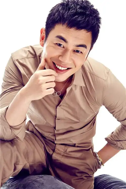 组图:朱亚文曝"床照"大片 笑容展型男魅力_高清图集_新浪网