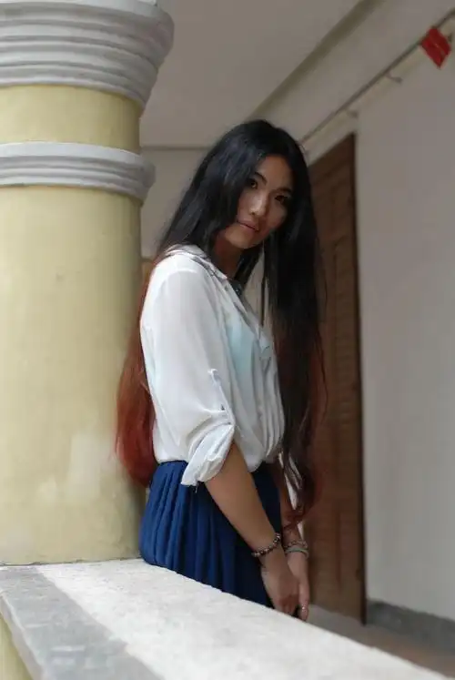 标题:长发的yoyo