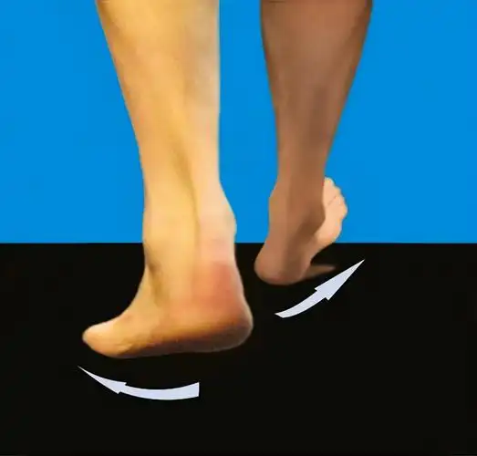 走路外八字,要改善髋关节内旋灵活性