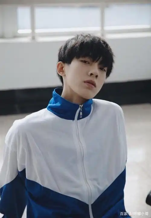 学习优异的00后校草帅哥生活照片,被老师称为帅宝宝的17岁小鲜肉90后