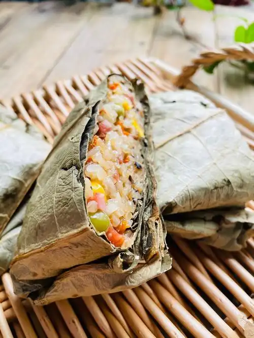 清香扑鼻的荷叶糯米饭8