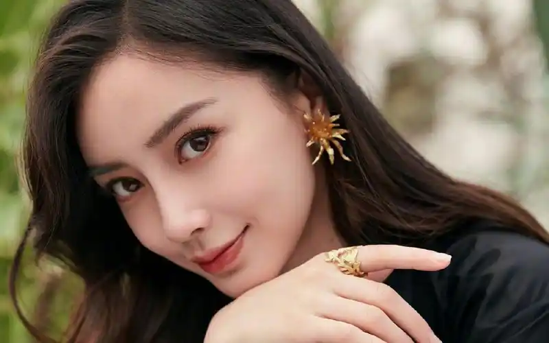 angelababy风姿优雅高清桌面壁纸