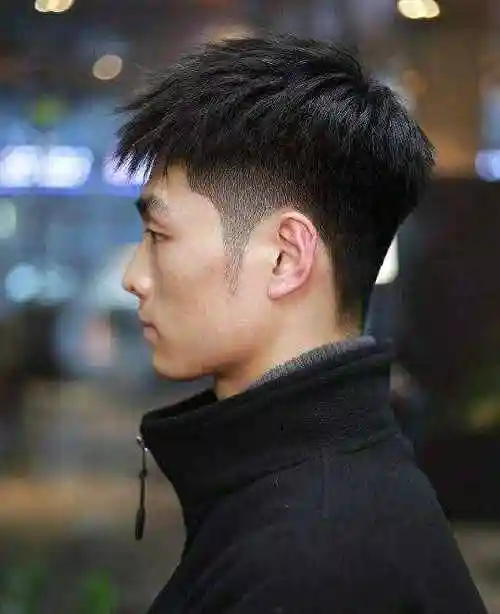 头发硬适合什么发型男士发质硬两边炸