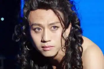 邓超跳舞啦!钢管孔雀样样精通_百度视频搜索