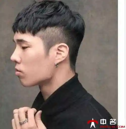 男生发型短发铲两边青春利落且显个性