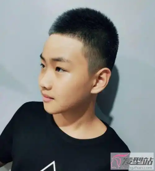 学生发型男生发型短发除了有气质还非常帅气