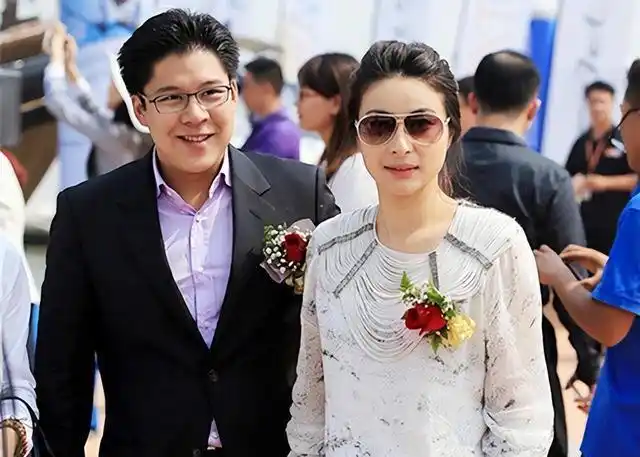 富豪界的一股清流,看霍启刚如何把郭晶晶捧在心尖上的?