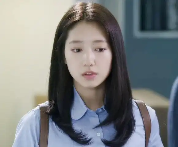 车恩尚是韩国电视剧《继承者们》中的女主角,由朴信惠饰演.