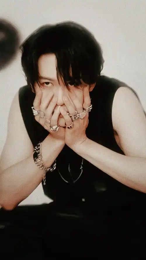 檀健次黑发狼尾##檀健次无袖背心造型