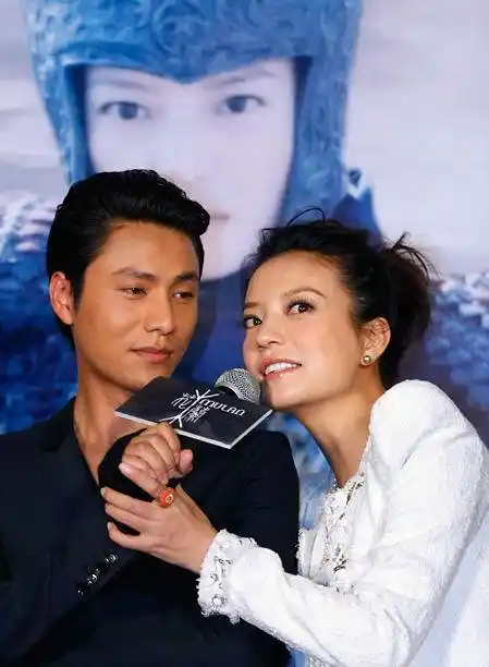 赵薇陈坤心有灵犀 《花木兰》首映式大打温情牌