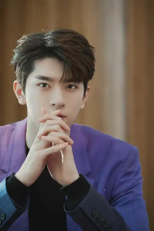 一组林一帅气gm活动照图片分享给大家,林一,中国内地影视男演员,就读