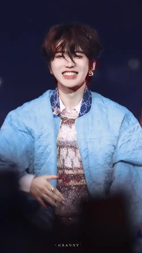 蔡徐坤美甲上有字